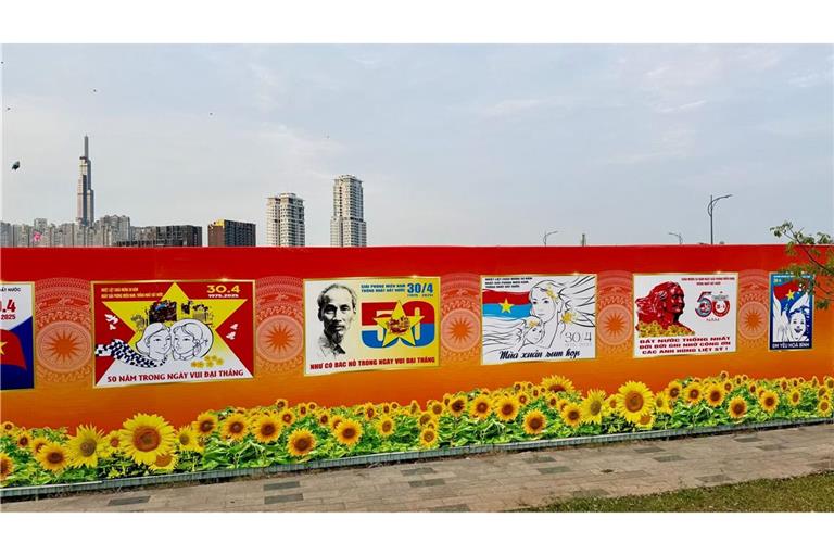 Ganz Ho-Chi-Minh-Stadt wird gerade mit Plakaten zum Jahrestag gepflastert.