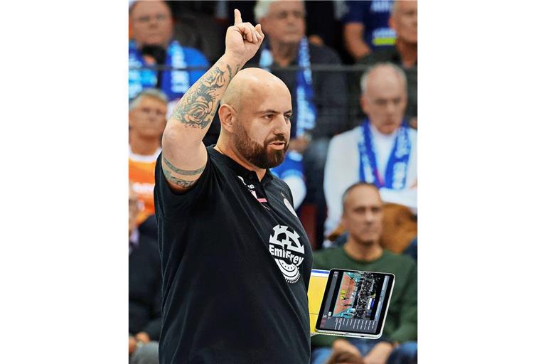 Ganz oben in der Tabelle stehen Trainer Konstantin Bitter und seine Bundesliga-Volleyballerinnen von Allianz MTV Stuttgart.