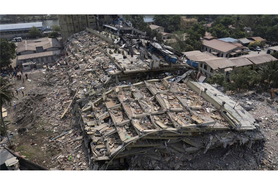 Lage in Myanmar eine Woche nach Erdbeben völlig verheerend Ganze Hochhäuser sind eingestürzt.