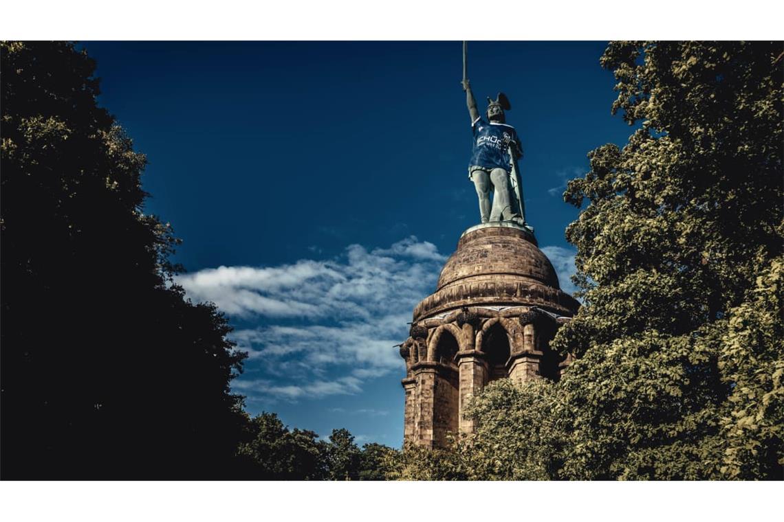 GDG-Kameraden marschierten am 3. Oktober gemeinsam zum Hermannsdenkmal im Teutoburger Wald – die CDU ist uneins über den Umgang mit der Gruppe.