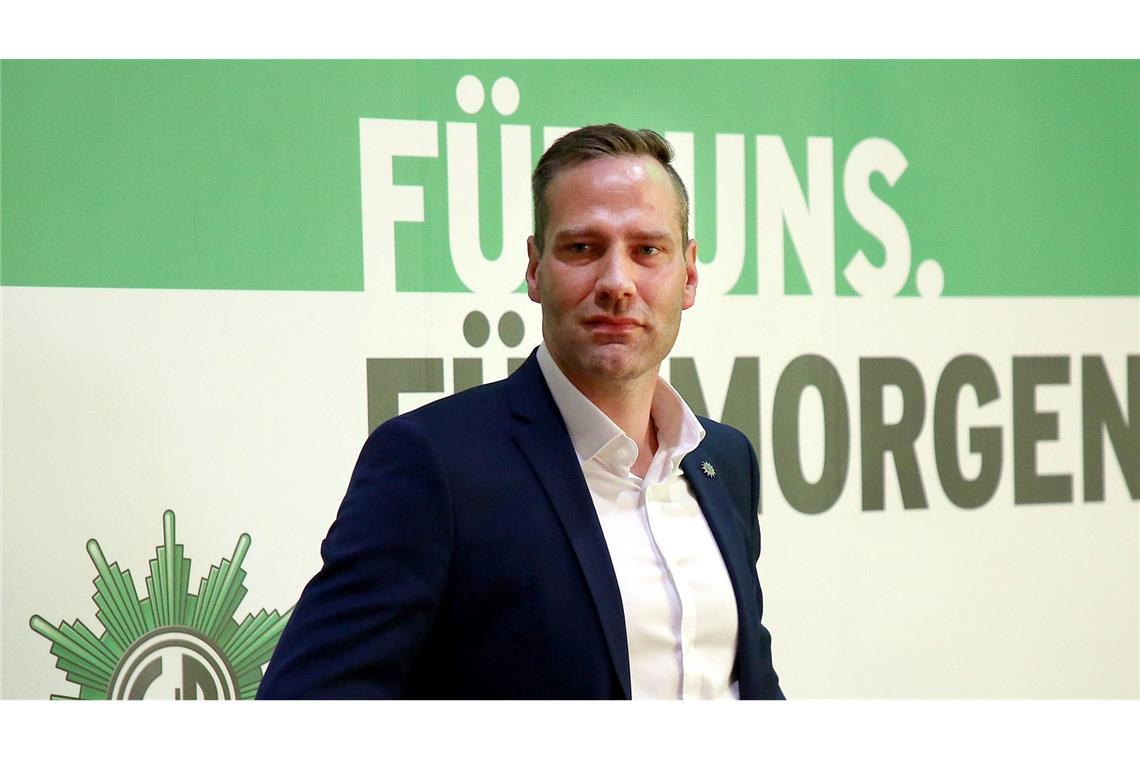 GdP-Chef Jochen Kopelke mahnt einen sorgsamen Umgang mit Silvesterfeuerwerk an. (Archivbild)