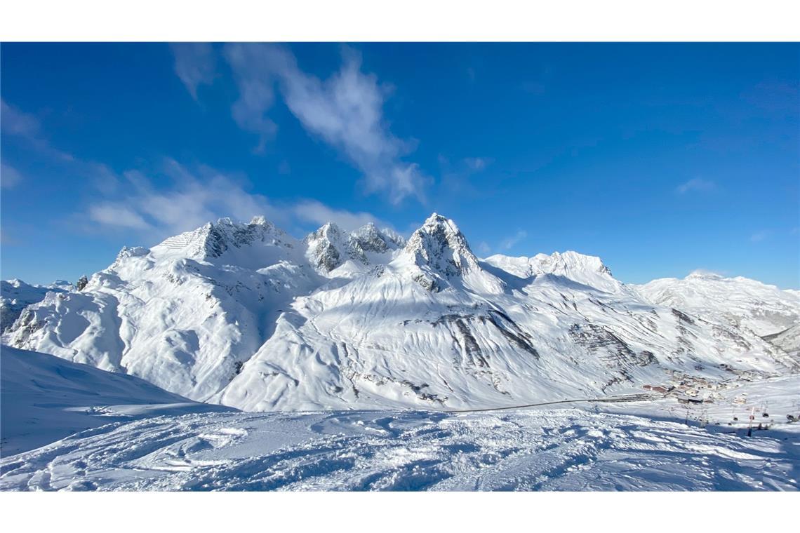 Gebirgszug nahe Zürs am Vorarlberg. Nicht nur in Österreich herrscht Lawinengefahr. In Italien kam ein Deutscher bei einem Lawinenabgang ums Leben (Archivfoto).