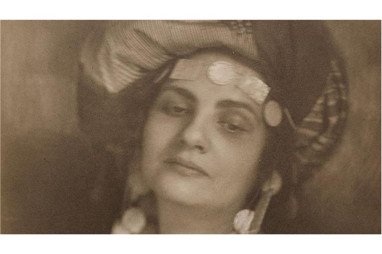 Gedok-Gründerin: die Salonnière Ida Dehmel (Minya Diez-Dührkoop: Bildnis Ida Dehmel, 1908–1910)