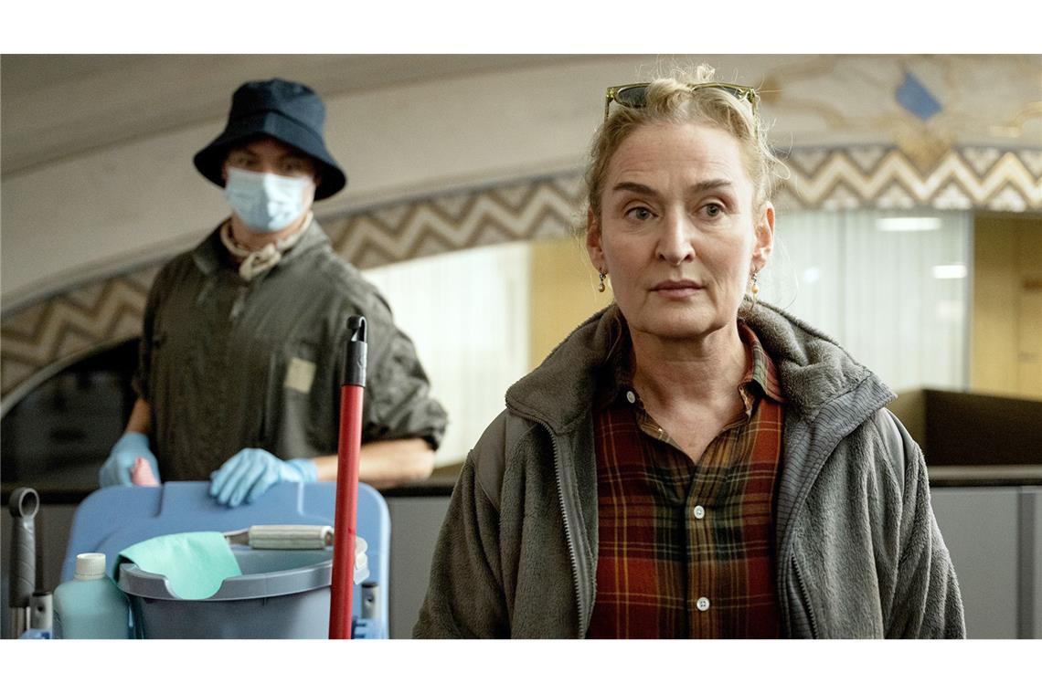 „Kammerflimmern“ – Wie war der Tatort aus Zürich? Gefährlich nahe: Albin Fischer (Sven Schelker) und Staatsanwältin Anita Wegenast (Rachel Braunschweig) in der Firmenzentrale von von Lauber Cardio