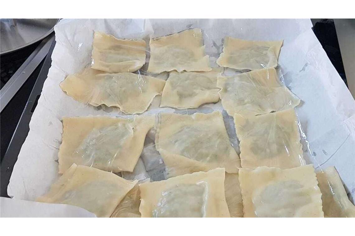 So habe ich das Maultaschen-Rezept meiner Ur-Uroma auf vegetarisch getrimmt Gefaltet, nicht gerollt – so sehen bei unserer Autorin die Maultaschen aus.