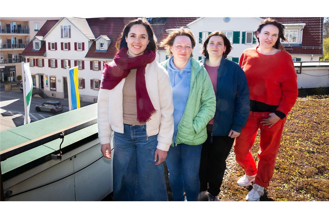 Zukunft ungewiss: Wie Frauen aus der Ukraine am Krieg leiden Geflüchtete Ukrainerinnen aus Poltawa auf dem Dach des Rathauses in Filderstadt: Kataryna Voitenko, Nataliia Klymko, Lena Nefodova und Elena Yeherova (von links).