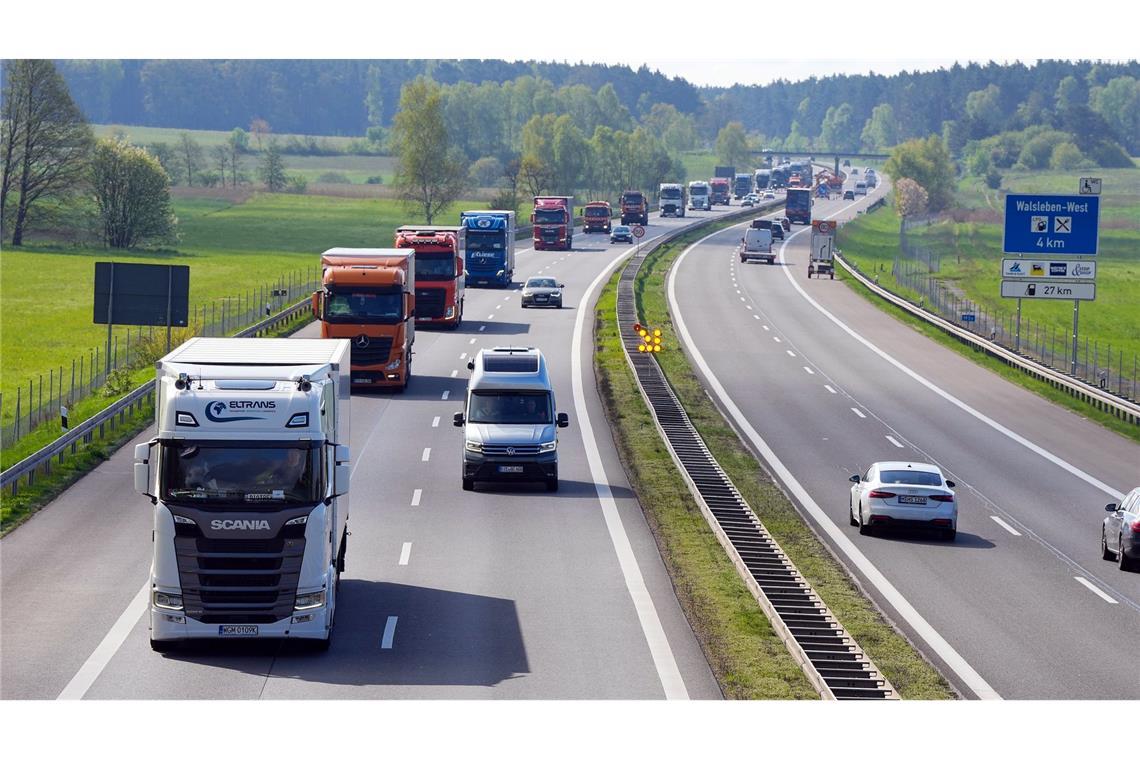 Gefordert werden unter anderem niedrigere Energie- und Stromsteuern und die Abschaffung der CO2-Doppelbelastung im Straßengüterverkehr. (Symbolfoto)