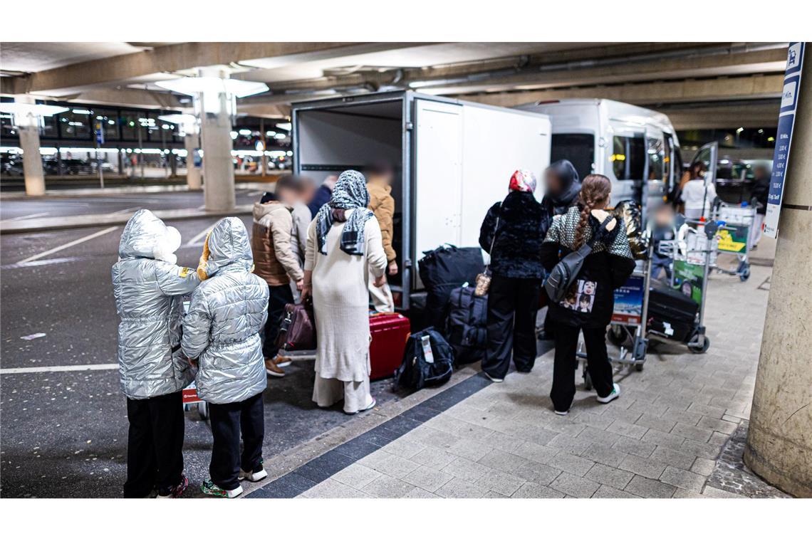 Flug mit Afghanen in Deutschland gelandet Gegen 17.30 Uhr landete das Flugzeug.