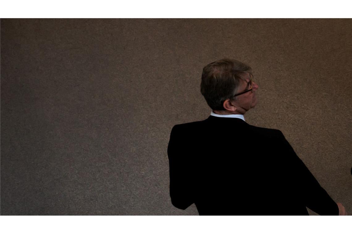 Gegen Äußerungen von Kulturstaatsminister Wolfram Weimer mit Blick auf den Deutschen Buchhandlungspreis geht ein Buchladen nun gerichtlich vor. (Archivbild)