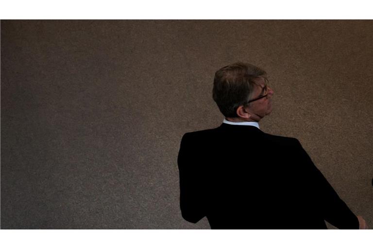 Gegen Äußerungen von Kulturstaatsminister Wolfram Weimer mit Blick auf den Deutschen Buchhandlungspreis geht ein Buchladen nun gerichtlich vor. (Archivbild)