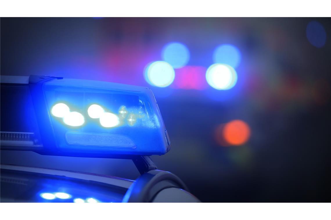 Gegen den 20-Jährigen wird wegen eines verbotenen Kraftfahrzeugrennens ermittelt (Symbolbild).