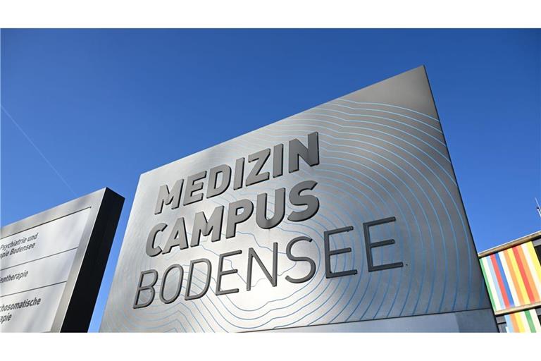 Gegen den früheren Chefarzt des Medizin Campus Bodensee (MCB) wurde das Verfahren wegen des Verdachts der fahrlässigen Tötung eingestellt.