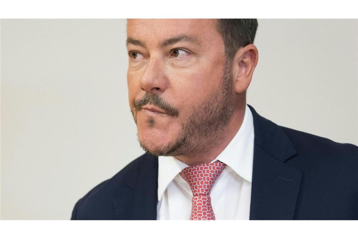 Italien erlässt Haftbefehl gegen René Benko Gegen den insolventen Signa-Gründer René Benko laufen verschiedene Ermittlungen. In Italien hat die Staatsanwaltschaft jetzt auch Haftbefehl erlassen.