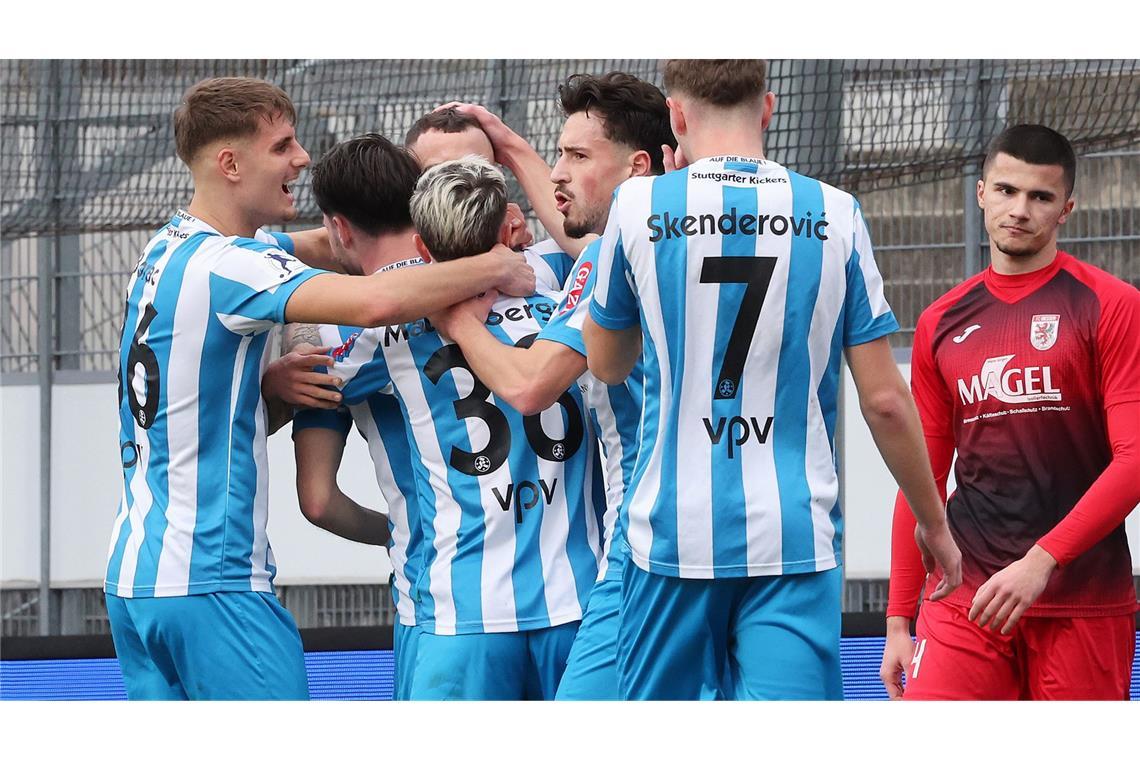 Liveticker zum Nachlesen: Kickers gelingt Wiedergutmachung Gegen Göppingen wollen die Kickers wieder jubeln.