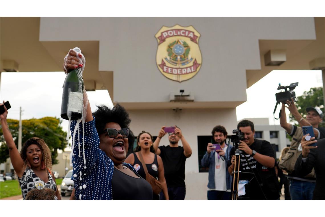 Gegner von Bolsonaro feiern seine Verurteilung.