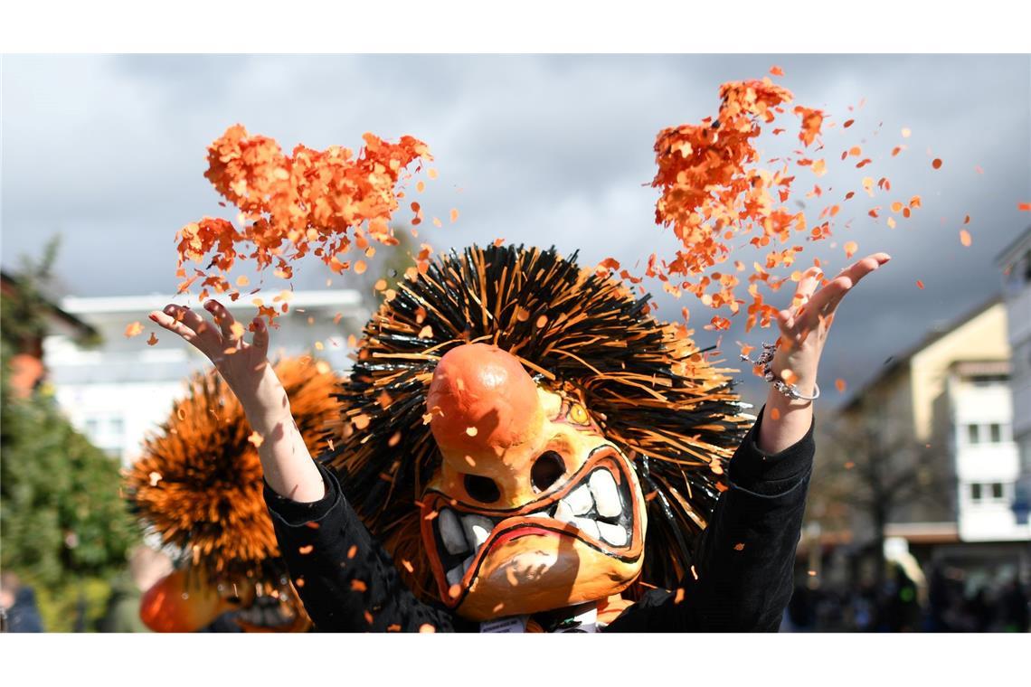 Gehören die bunten Schnipsel zum Brauchtum dazu? (Symbolbild)