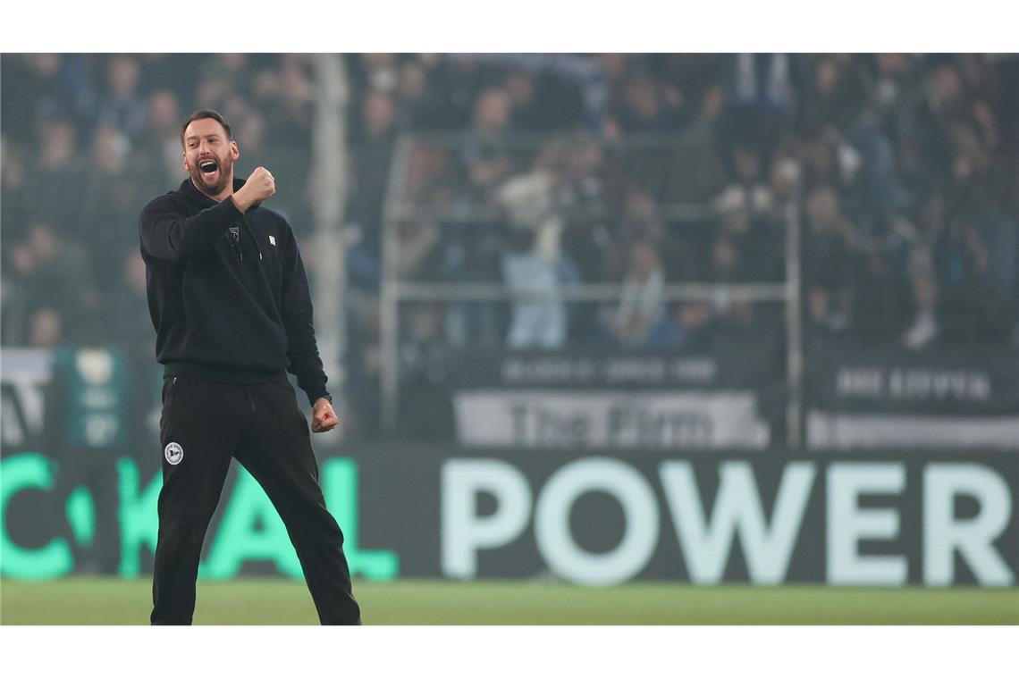 Forscher Außenseiter: Arminia glaubt an "Wunder" gegen Bayer Geht selbstbewusst voran: Bielefelds Trainer Mitch Kniat.