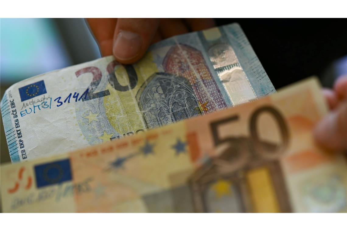 Deutlich mehr Falschgeld - Qualität nicht besser geworden Geldfälscher haben im vergangenen Jahr deutlich mehr Blüten unters Volk gebracht (Archivbild)