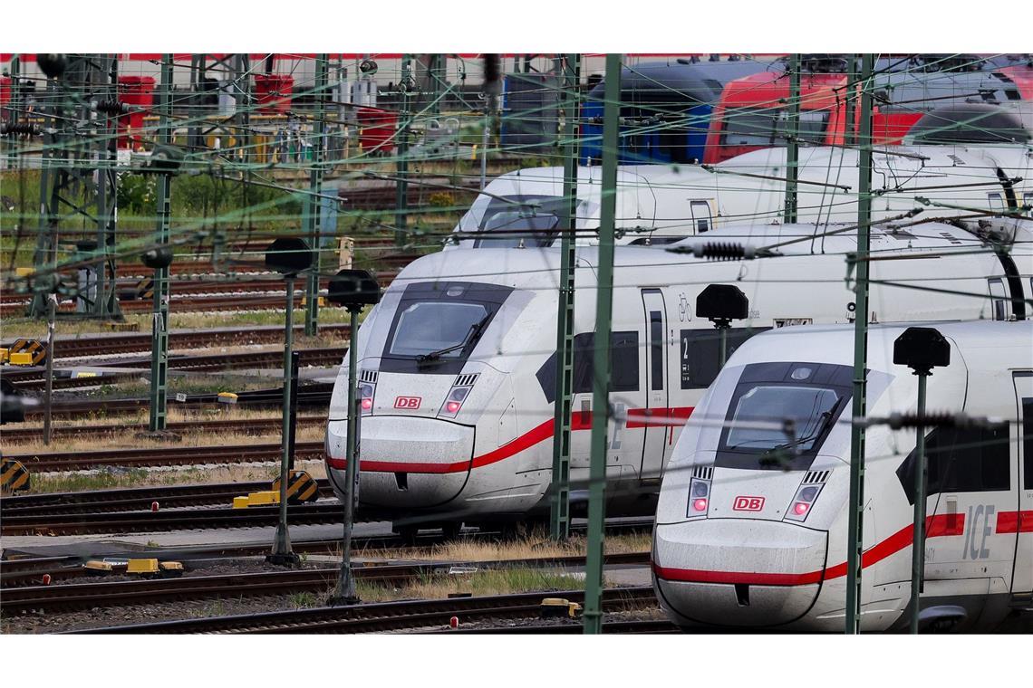 Was bei den Bahn-Tarifverhandlungen diesmal anders ist Gelingt eine Tarifeinigung bei der Deutschen Bahn bis zur Bundestagswahl? Die Zeit ist knapp. (Archivbild)