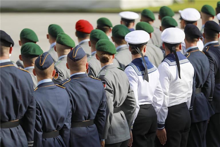 Gelöbnis von Rekruten: Die Bundeswehr braucht mehr junge Leute.