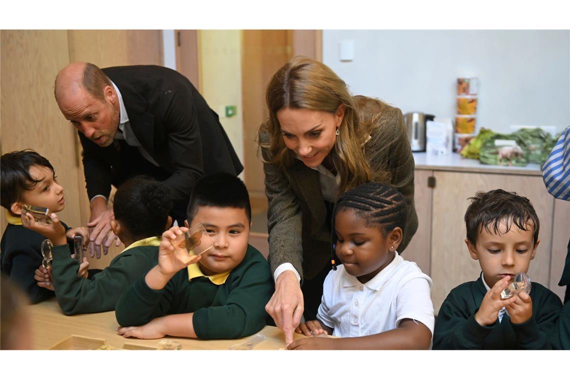 Plötzlich blonder: Prinzessin Kate zeigt neue Haarfarbe Gemeinsam mit Prinz William besuchte Kate eine Schulklasse im Natural History Museum.