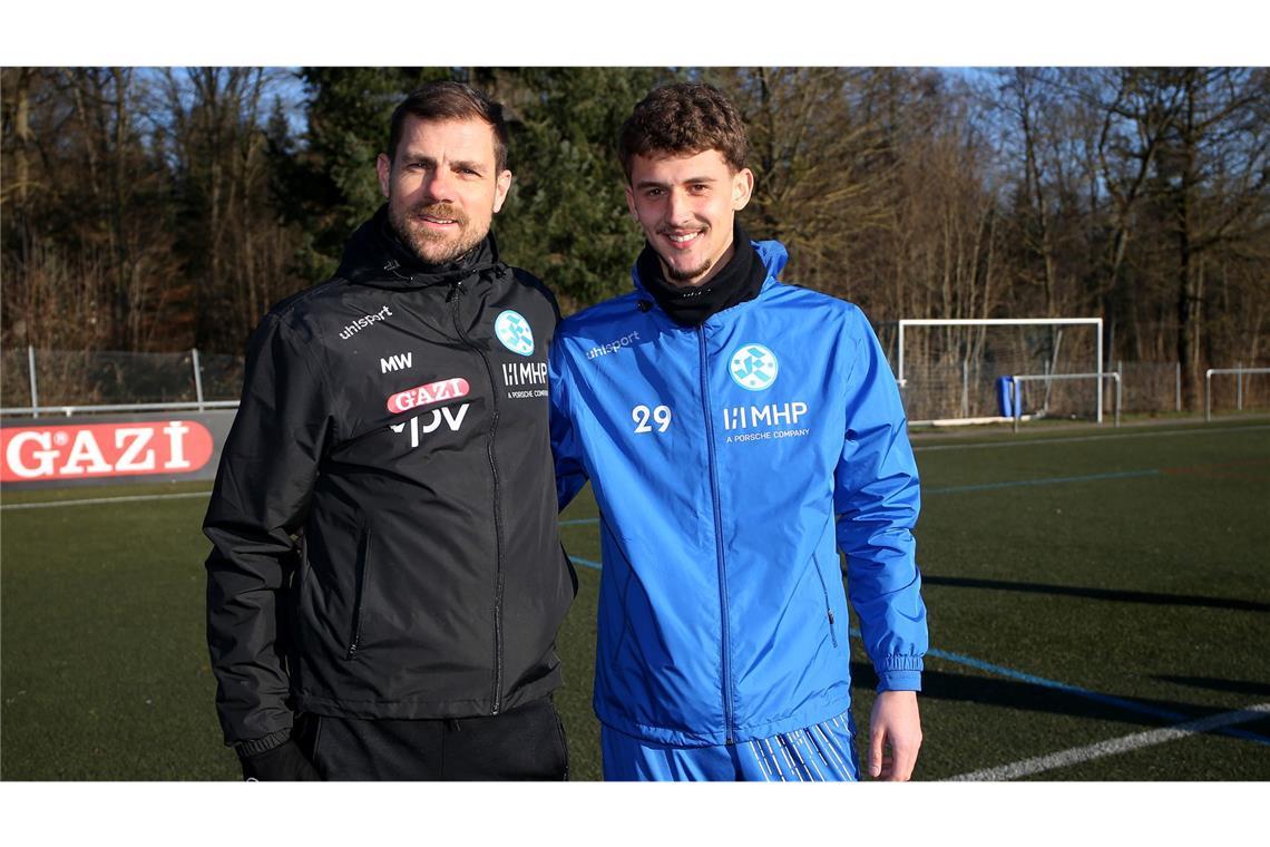 Niklas Antlitz geht – Rückkehrer David Stojak beim Trainingsstart schon dabei Gemeinsamer Trainingsauftakt: Trainer Marco Wildersinn mit Rückkehrer David Stojak