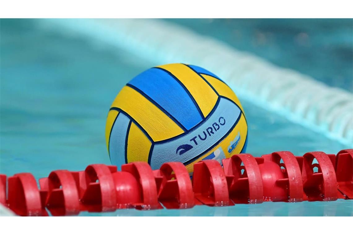 Gemischte Gefühle beim SSV Esslingen: Während die Wasserballer im DSV-Pokal die dritte Runde erreichen, kassieren die Frauen in der Bundesliga eine deutliche Niederlage.