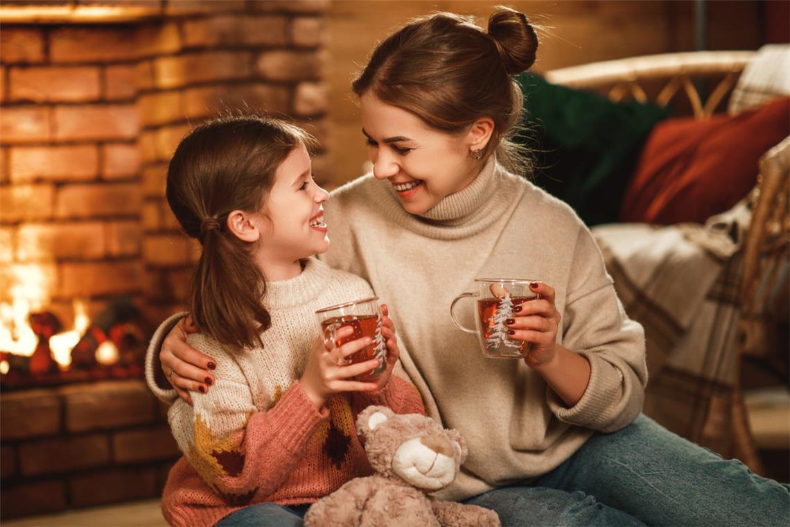 Kinderpunsch selber machen Gemütlich: Gemeinsam in der kalten Jahreszeit einen Kinderpunsch genießen.