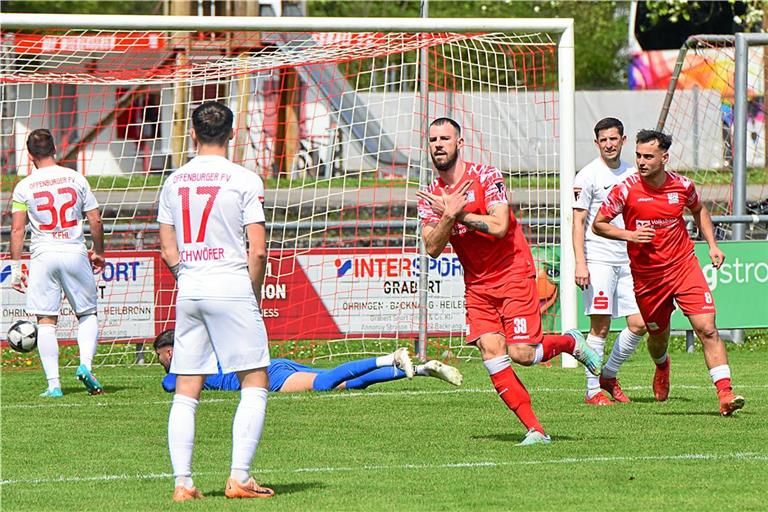 Gentian Lekaj bejubelte gegen Offenburg gleich drei eigene Tore. Am Ende feierte er mit der TSG einen wichtigen 6:3-Sieg. Foto: Tobias Sellmaier