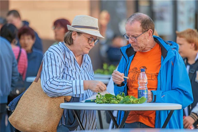 Genussvoll durchprobieren – hieß es beim „Street Food im Städtle“. Fotos: Stefan Bossow