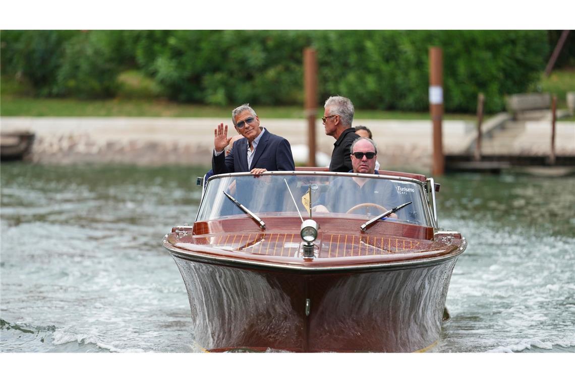 George Clooney trotz Krankheit auf dem roten Teppich George Clooney am Mittwoch bei der Ankunft im Wassertaxi.