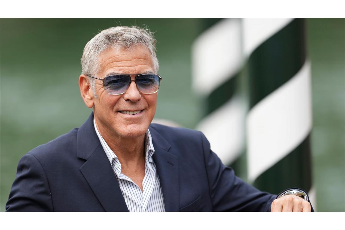 George Clooney trotz Krankheit auf dem roten Teppich George Clooney spielt die Hauptrolle im Wettbewerbsfilm "Jay Kelly".