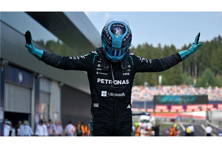 George Russell feiert seinen Sieg in Österreich.
