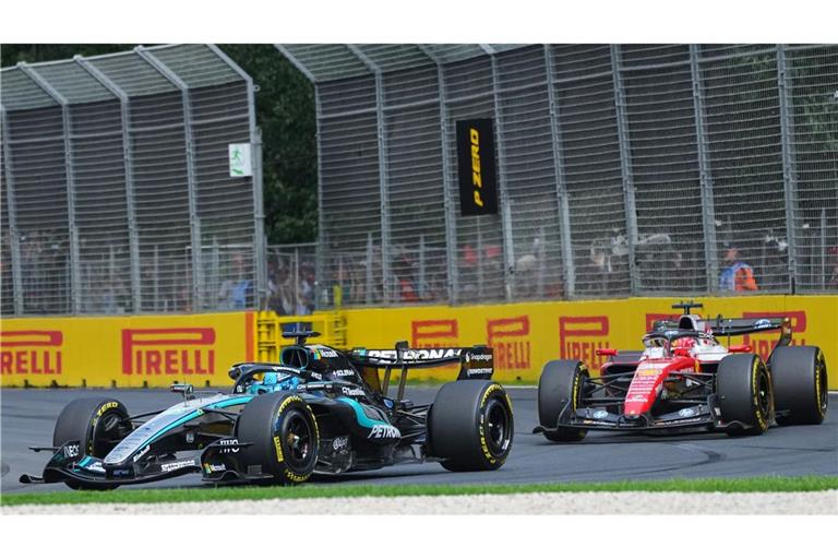 George Russell (l) und Charles Leclerc duellieren sich hart.