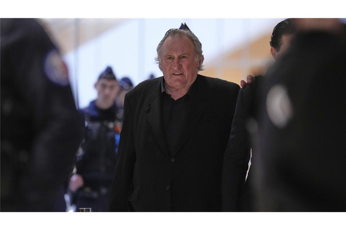 Depardieu muss sich erneut vor Gericht verantworten Gérard Depardieu muss sich erneut vor Gericht verantworten.