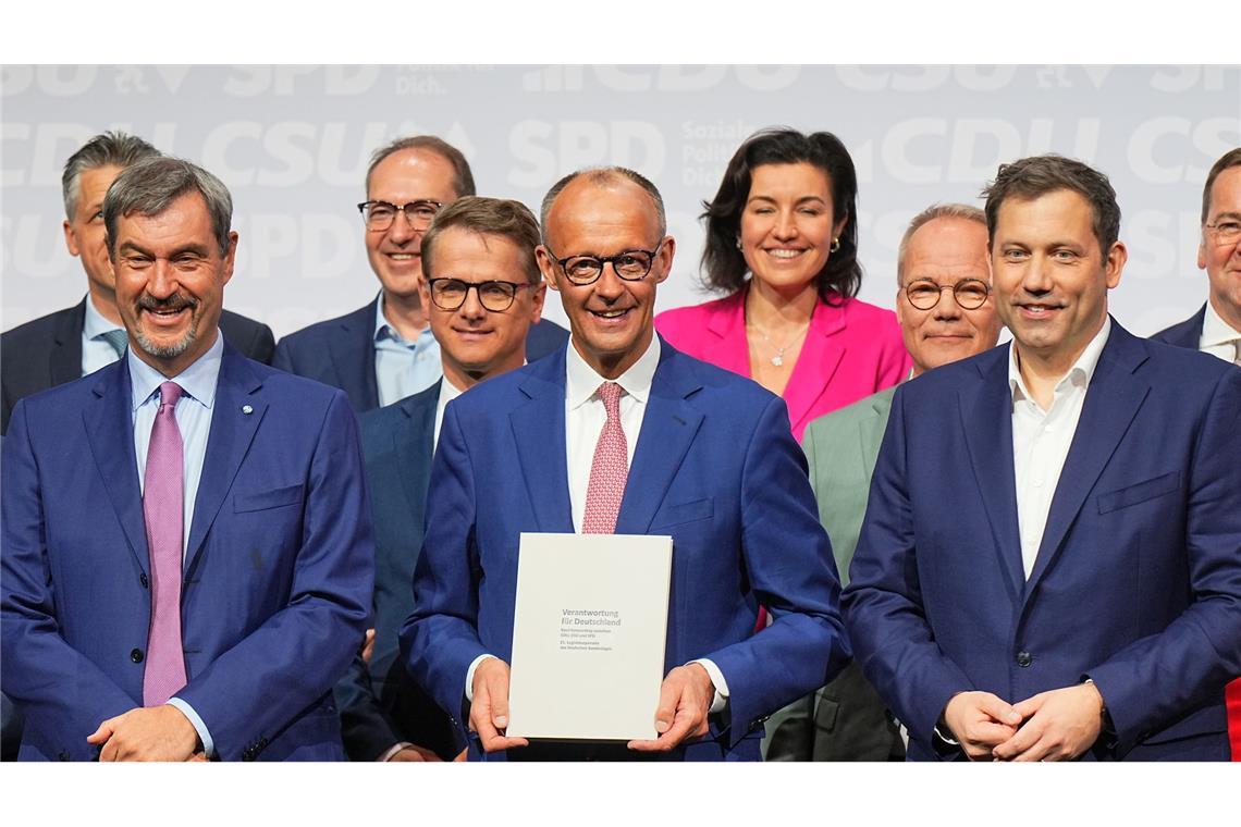 Bilder des Tages Geschafftes Strahlen: der neue Koalitionsvertrag