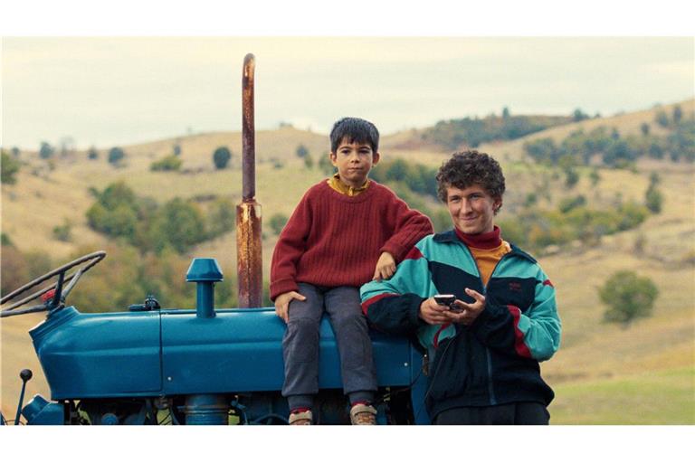Geschwisterliebe: Ahmet (Arif Jakup, rechts) und sein kleiner Bruder Naim (Agush Agushev, links) gehen gemeinsam durch dick und dünn.