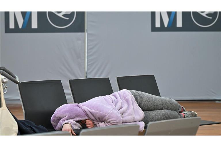 Gestrandete Reisende am Flughafen München.