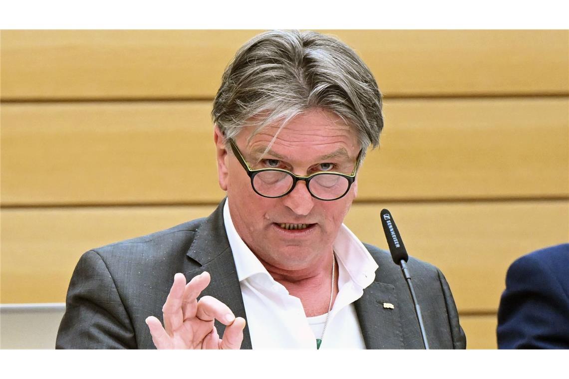 Gesundheitsminister Manfred Lucha macht deutlich: Wer krank ist, darf nicht zur Arbeit gehen.