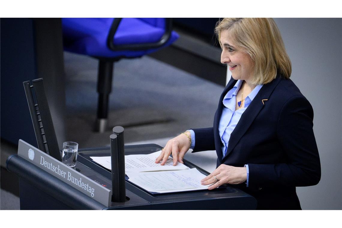Gesundheitsministerin Nina Warken brachte Änderungen an der Krankenhausreform durch den Bundestag.