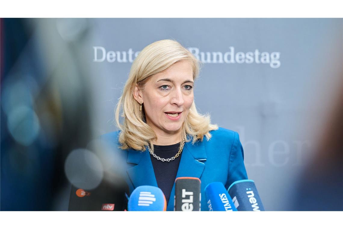 Gesundheitsministerin Nina Warken (CDU) hat den sogenannten Sudhof-Bericht erneut kritisiert.