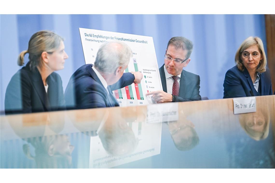 Gesundheitsministerin Nina Warken verspricht, dass es keine einseitigen Belastungen geben soll.