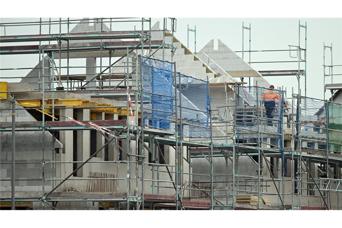 Neugeschäft mit Baukrediten wächst 2024 um ein Viertel Gesunkene Zinsen lassen wieder mehr private Bautätigkeit zu. (Symbolbild)