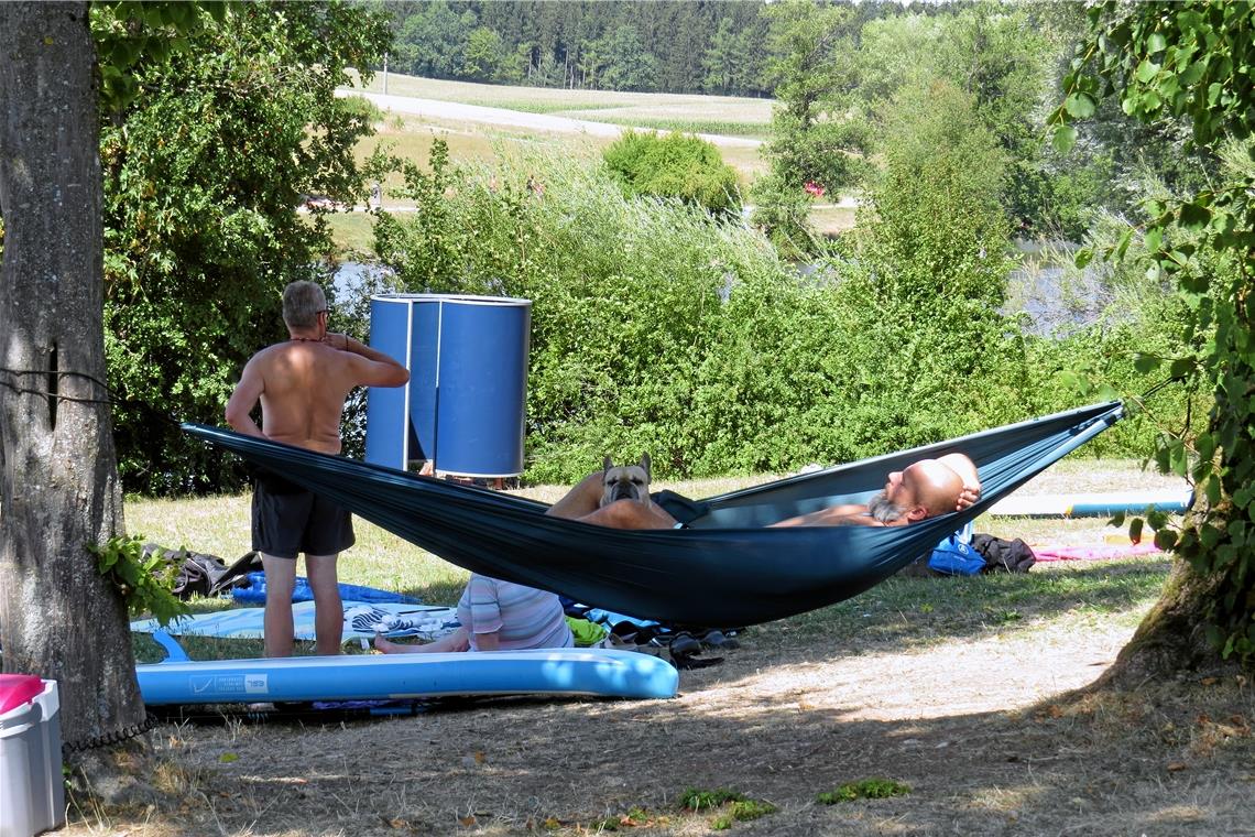 Im Stand-up-Paddling-Eldorado Geteilter Entschleunigungsgenuss in der Hängematte.