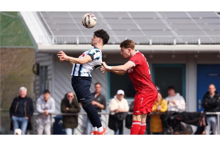 Gianni Francesco Miolla (li.) erzielte den Ausgleich für die U19 der Blauen beim SC Freiburg.