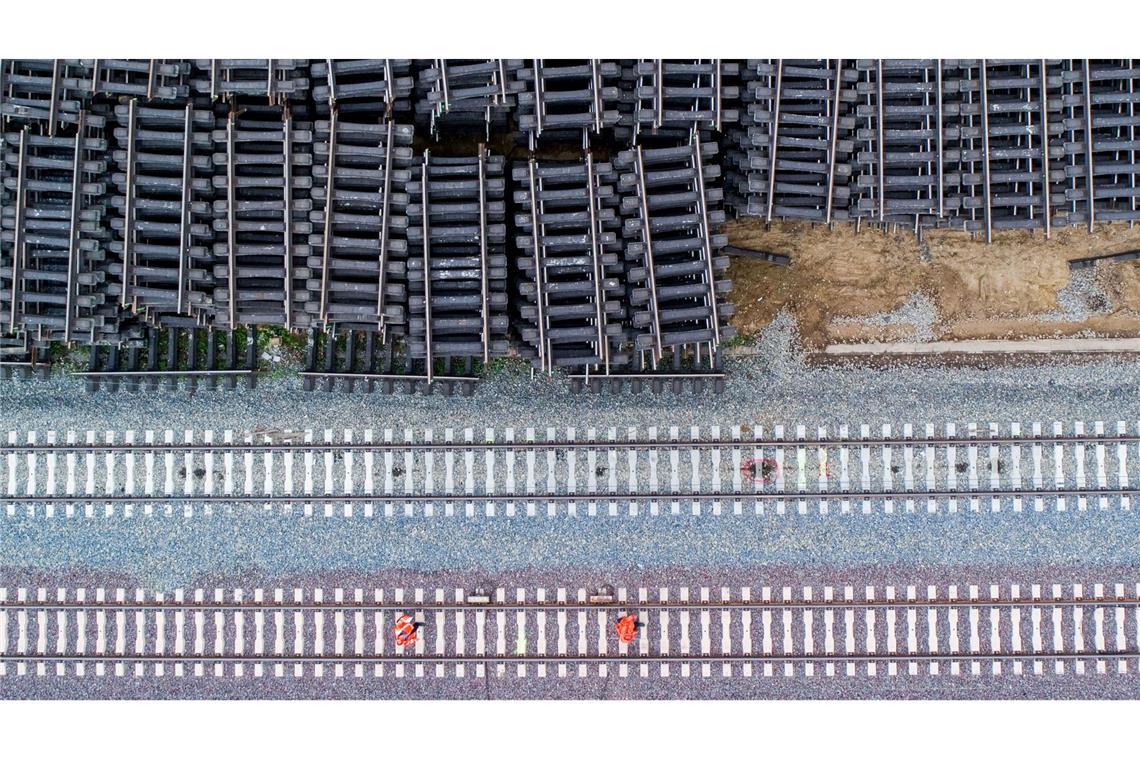 Auto, Bahn, D-Ticket - die Beschlüsse der Verkehrsminister Gibt es auch mehr Geld für den Neubau von Bahnstrecken? (Archivbild)