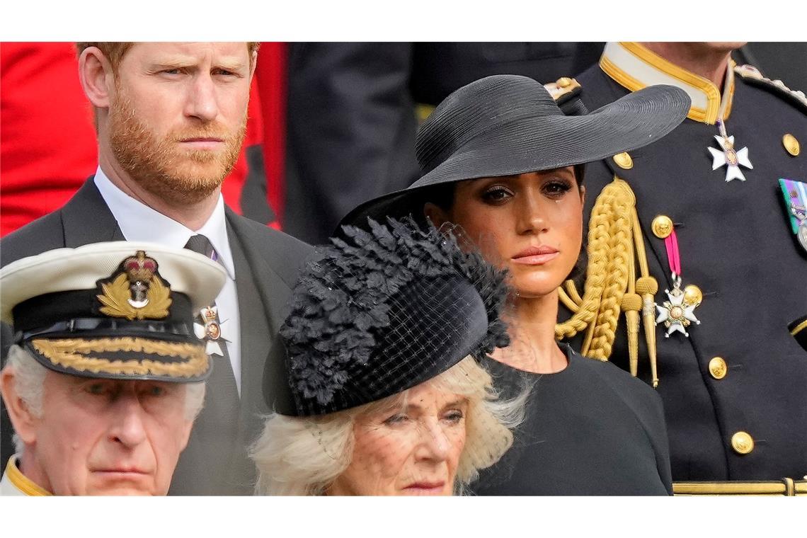 Fünf Jahre "Megxit": Kehrt der verlorene Sohn zurück? Gibt es eine Versöhnung von Vater Charles (vorne links) und Sohn Harry (hinten links)? (Archivbild)