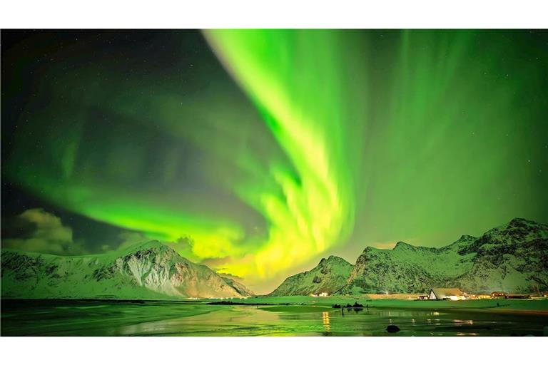 Giftgrüne Polarlichter.