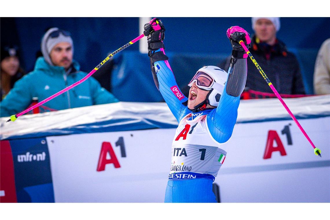 Bilder des Tages Giorgia Collomb aus Italien jubelt bei der Ski alpin Weltmeisterschaft in Saalbach-Hinterglemm.