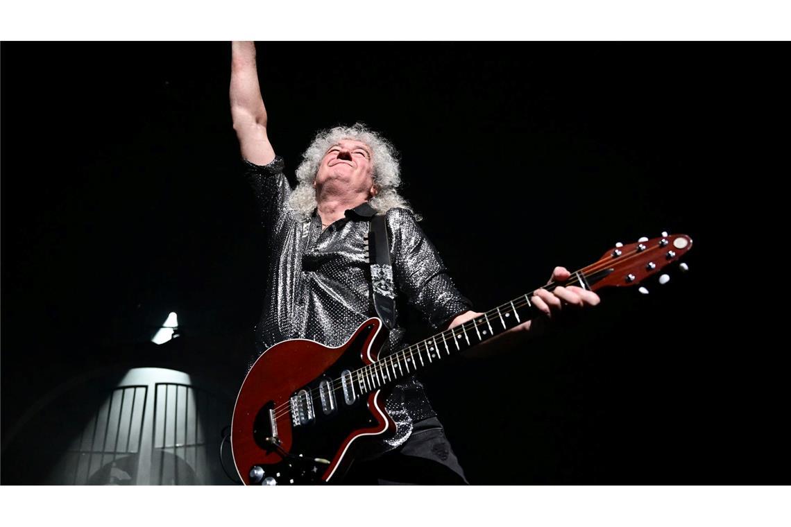 Gitarrenlegende Brian May begeistert das Publikum mit einer Zugabe bei der Premiere von „We Will Rock You“.
